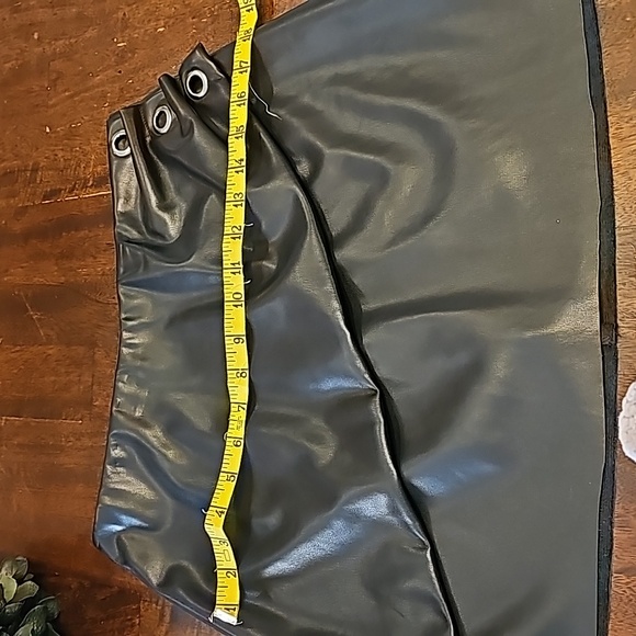 Bar III Faux Leather Mini Skirt - Size 4 - Picture 8 of 9